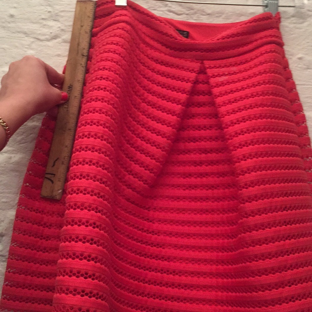 👌🏽💜Red Express Sculpted Skirt💜